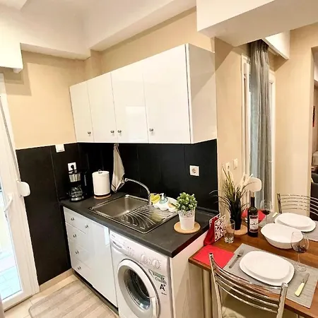Elegant, Modern & Quiet Flat, Location *